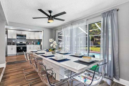 Heated Pool House Only 5 Minutes To Gulf Beaches!