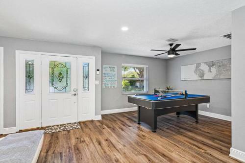 Heated Pool House Only 5 Minutes To Gulf Beaches!
