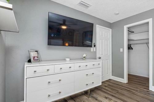 Heated Pool House Only 5 Minutes To Gulf Beaches!