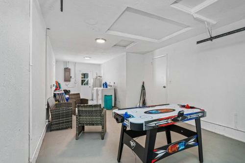 Heated Pool House Only 5 Minutes To Gulf Beaches!