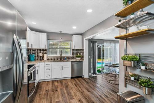 Heated Pool House Only 5 Minutes To Gulf Beaches!