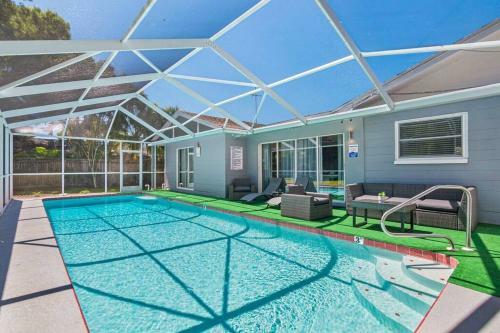 Heated Pool House Only 5 Minutes To Gulf Beaches!