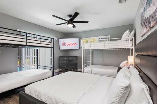 Heated Pool House Only 5 Minutes To Gulf Beaches!