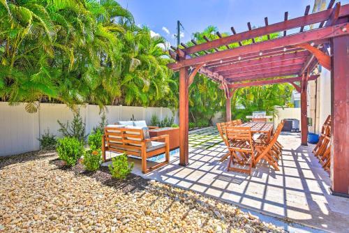 Sunny Sarasota Abode With Yard About 1 Mi To Dtwn!