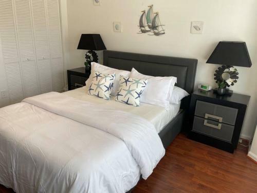 Cozy 2 Bedroom Lakeview Villa King Queen Beds
