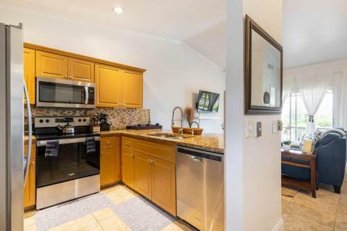 Cozy 2 Bedroom Lakeview Villa King Queen Beds