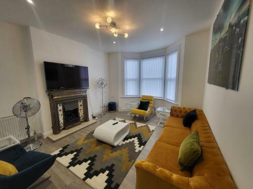 Lovely 4 Bedroom Centrally Located Apartment