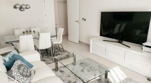 Lovely Apartment Centrally Located In Estepona