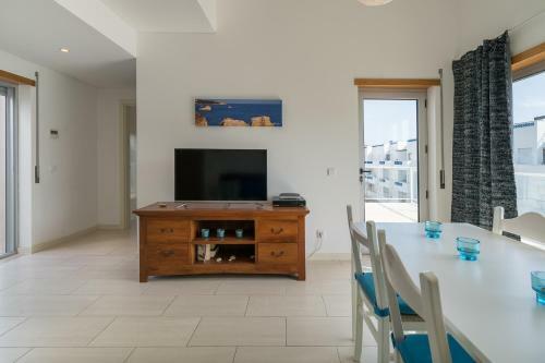 Beautiful Apartment With Terrace And A Pool