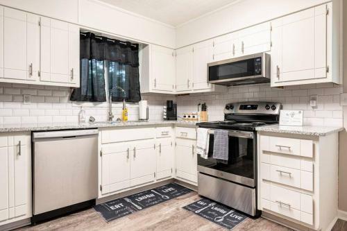 Modern, Spacious, And Comfy 3 Bedroom Home