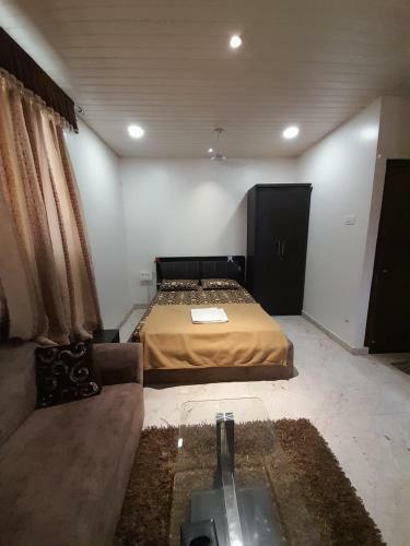 Hotel Nirvana Lodging & Boarding By Wb Inn