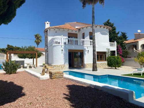 Gorgeous Newly Renovated Villa In Calpe