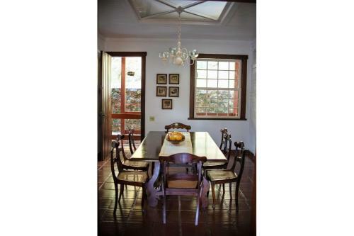 Linda Casa Colonial Em Meio A Natureza