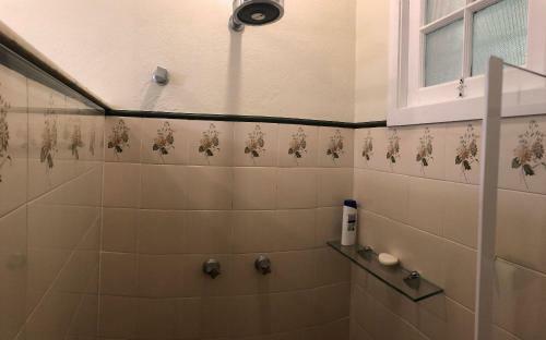 Linda Casa Colonial Em Meio A Natureza