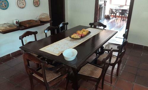 Linda Casa Colonial Em Meio A Natureza