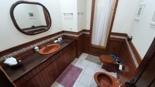 Linda Casa Colonial Em Meio A Natureza