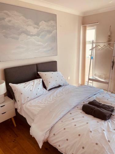 Town House In Prime Beachfront Location. Sea Views