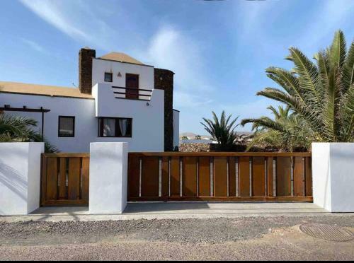 Beautiful Villa With Private Pool In Lajares