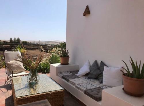 Beautiful Villa With Private Pool In Lajares