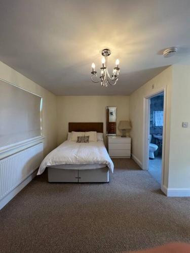 Apartamento Self Contained, Spacious Annex With Private Drive.
