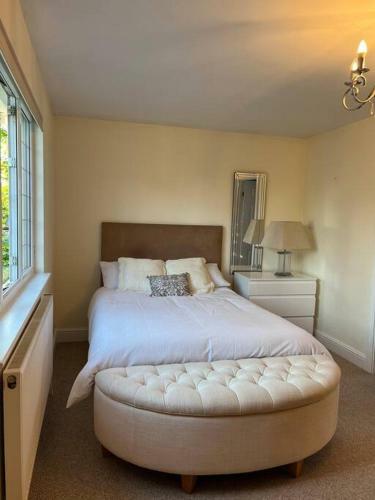 Apartamento Self Contained, Spacious Annex With Private Drive.