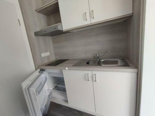 Apartamento Lovely Cheap 1 Private Zimmer (kitchen, Bad)