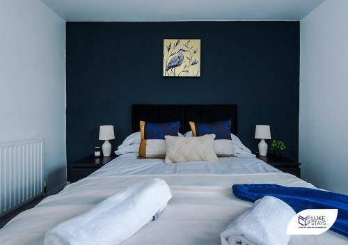 Apartamento ?lavish 4 Bed ?master Ensuite ?parking ?garden