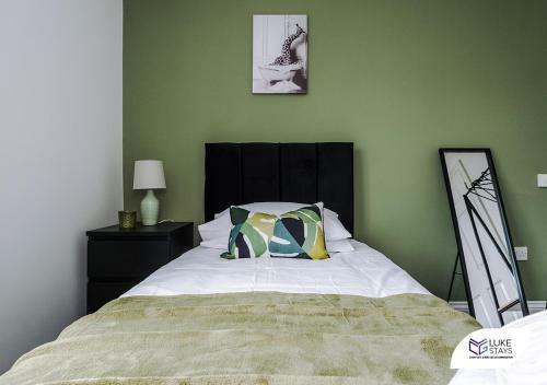 Apartamento ?lavish 4 Bed ?master Ensuite ?parking ?garden