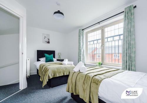 Apartamento ?lavish 4 Bed ?master Ensuite ?parking ?garden