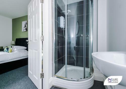 Apartamento ?lavish 4 Bed ?master Ensuite ?parking ?garden