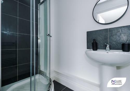 Apartamento ?lavish 4 Bed ?master Ensuite ?parking ?garden