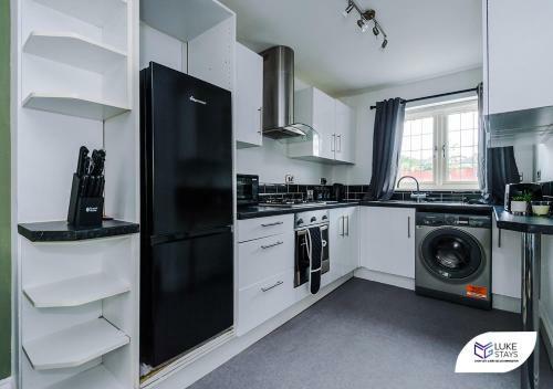 Apartamento ?lavish 4 Bed ?master Ensuite ?parking ?garden