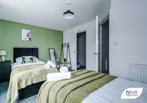 Apartamento ?lavish 4 Bed ?master Ensuite ?parking ?garden