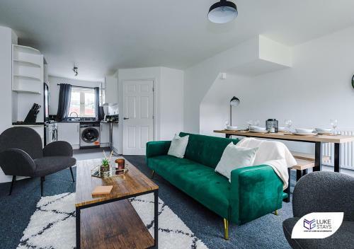 Apartamento ?lavish 4 Bed ?master Ensuite ?parking ?garden