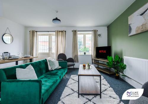 Apartamento ?lavish 4 Bed ?master Ensuite ?parking ?garden