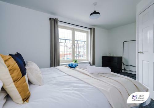 Apartamento ?lavish 4 Bed ?master Ensuite ?parking ?garden