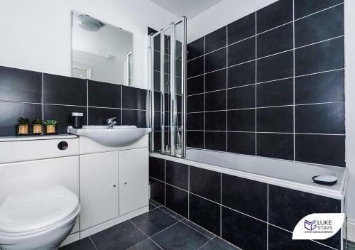 Apartamento ?lavish 4 Bed ?master Ensuite ?parking ?garden