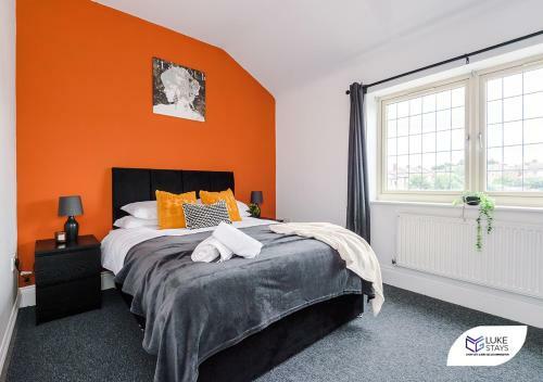 Apartamento ?lavish 4 Bed ?master Ensuite ?parking ?garden