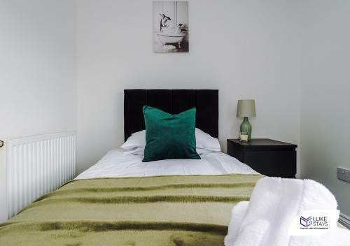 Apartamento ?lavish 4 Bed ?master Ensuite ?parking ?garden