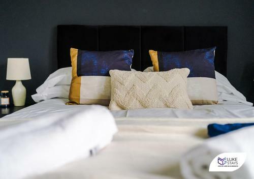 Apartamento ?lavish 4 Bed ?master Ensuite ?parking ?garden