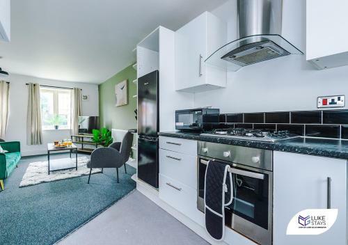 Apartamento ?lavish 4 Bed ?master Ensuite ?parking ?garden