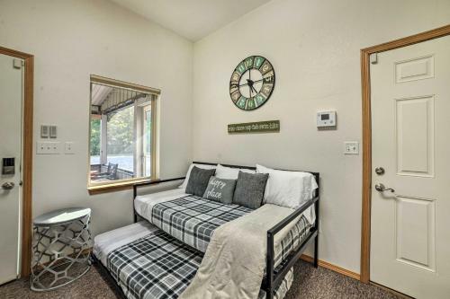 Captivating Kuttawa Retreat With Outdoor Dining