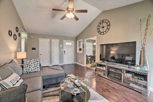 Charming Clarksville Home With Yard And Fire Pit!