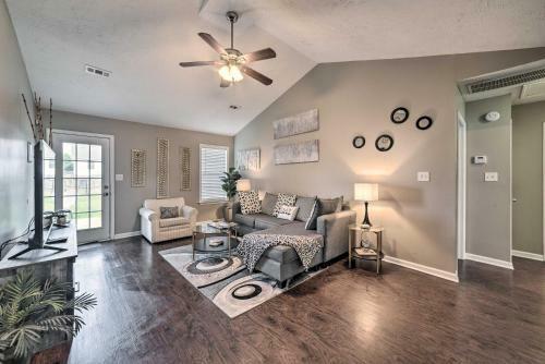 Charming Clarksville Home With Yard And Fire Pit!