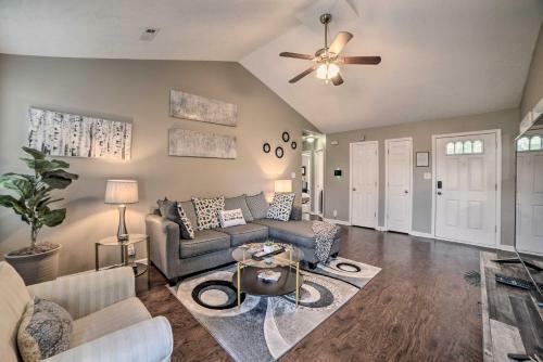 Charming Clarksville Home With Yard And Fire Pit!