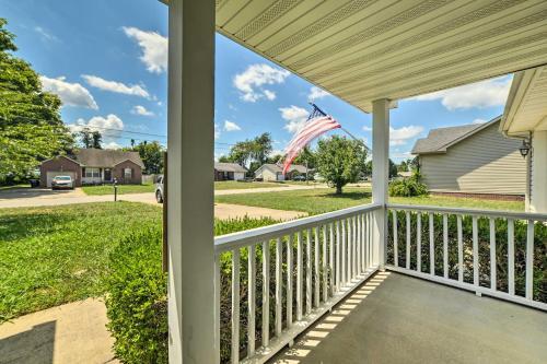 Charming Clarksville Home With Yard And Fire Pit!