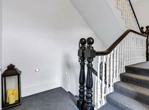 Villa No 8, Lawrence Hill