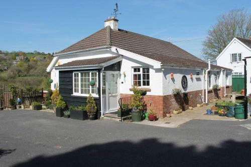 Private Apartment, Parking, Sea And Country Views