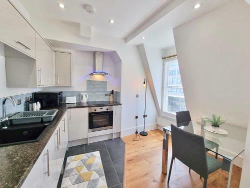 Lovely 1 Bed Apartment In Old Market Square