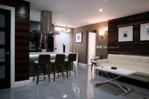 Twin Luxe Waterfront Penthouse Apartments W/sauna!
